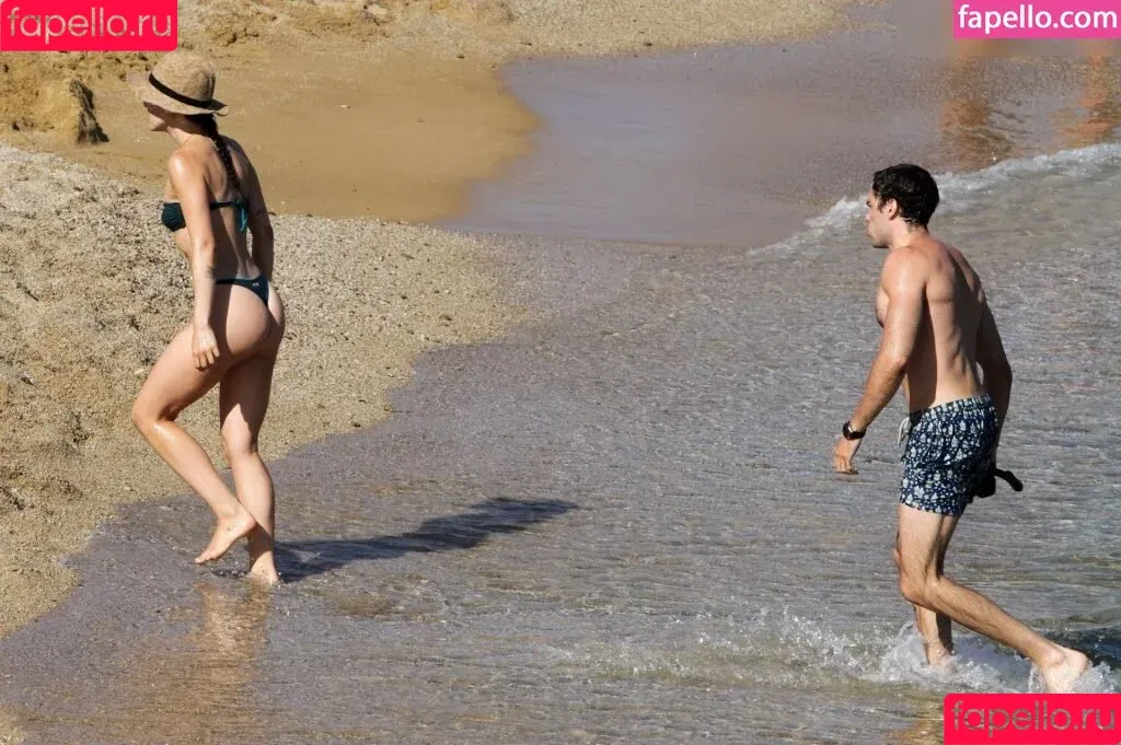 Aurora Ramazzotti / Michelle Hunziker's daughter / nichtvondieserweltofficial Onlyfans Photo Gallery 