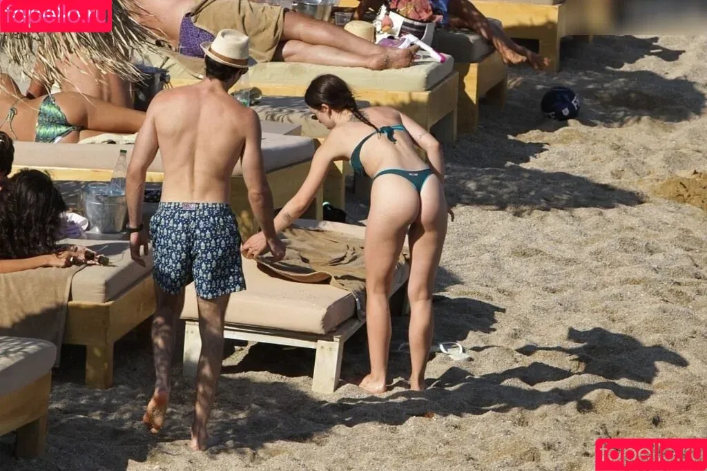 Aurora Ramazzotti / Michelle Hunziker's daughter / nichtvondieserweltofficial Onlyfans Photo Gallery 