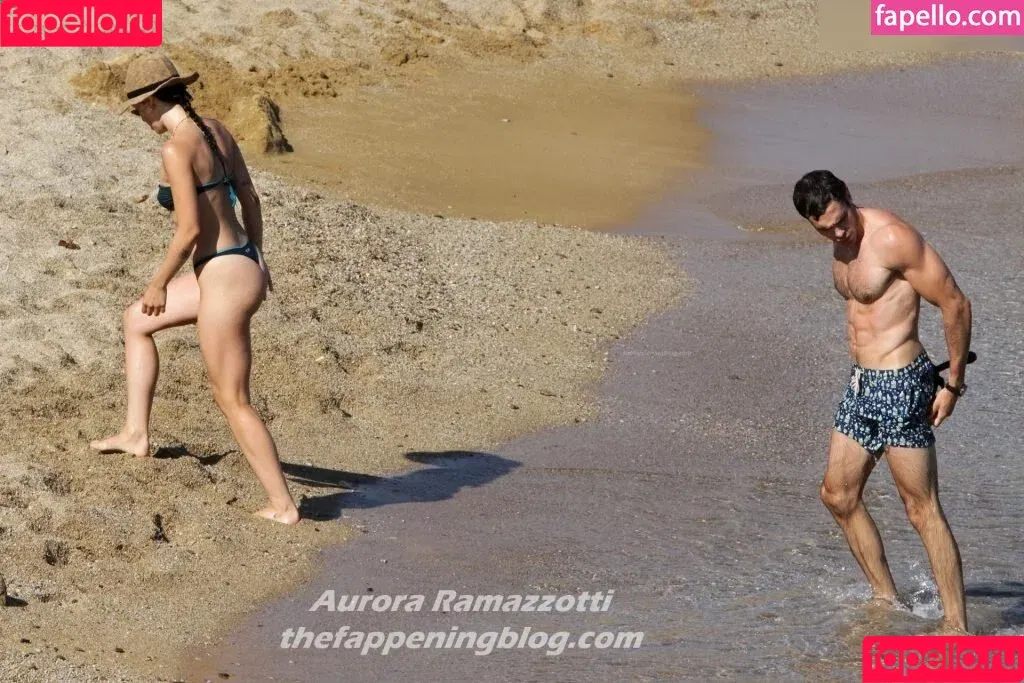 Aurora Ramazzotti / Michelle Hunziker's daughter / nichtvondieserweltofficial Onlyfans Photo Gallery 