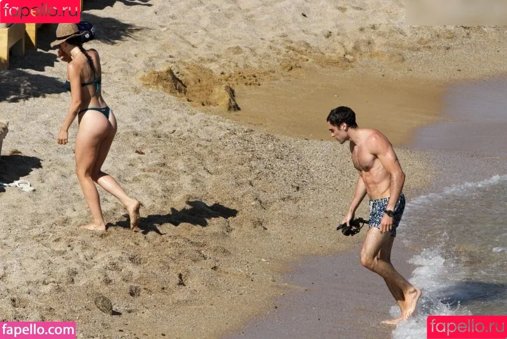 Aurora Ramazzotti / Michelle Hunziker's daughter / nichtvondieserweltofficial Onlyfans Photo Gallery 