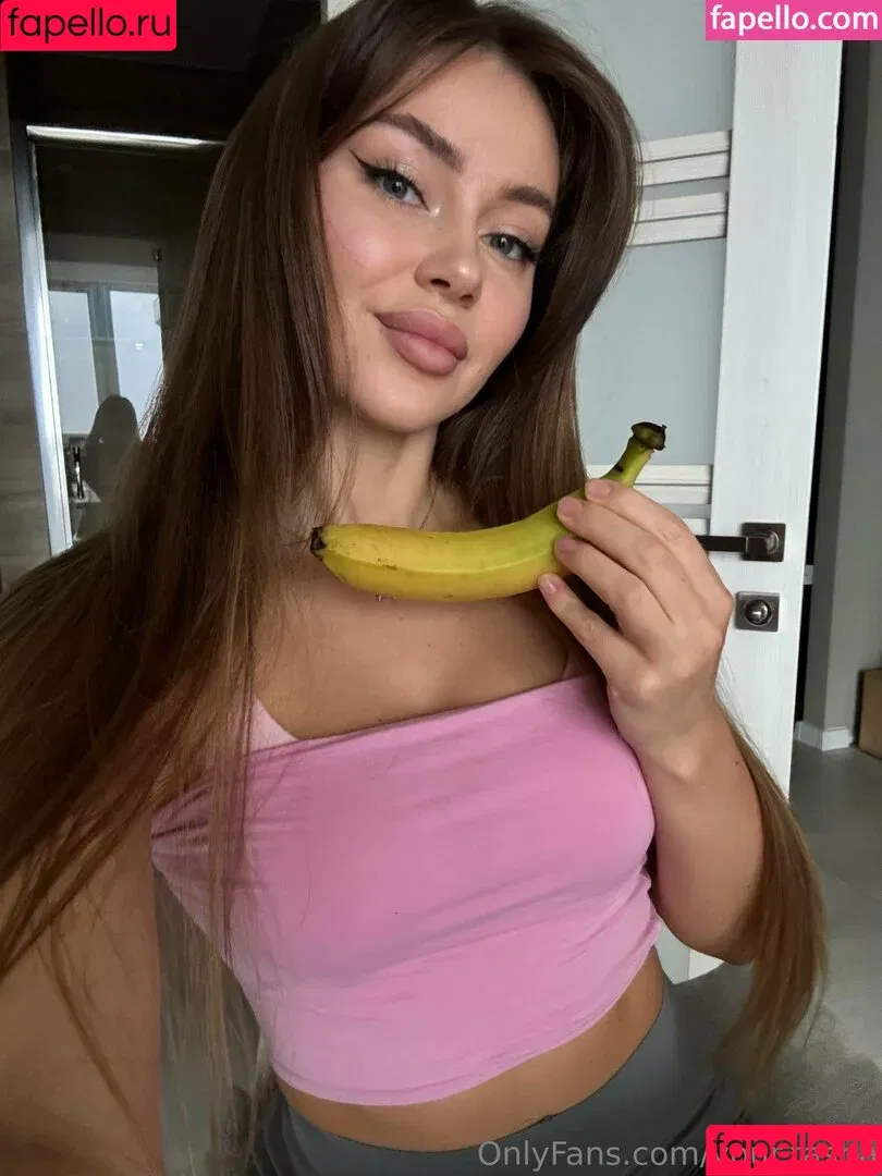 YOUR TASHA / tashaghouri / your.tasha Onlyfans Photo Gallery 