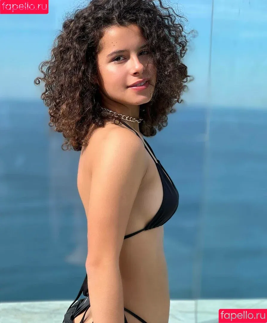 Gabriella Saraivah / gabriellasaraivah Onlyfans Photo Gallery 