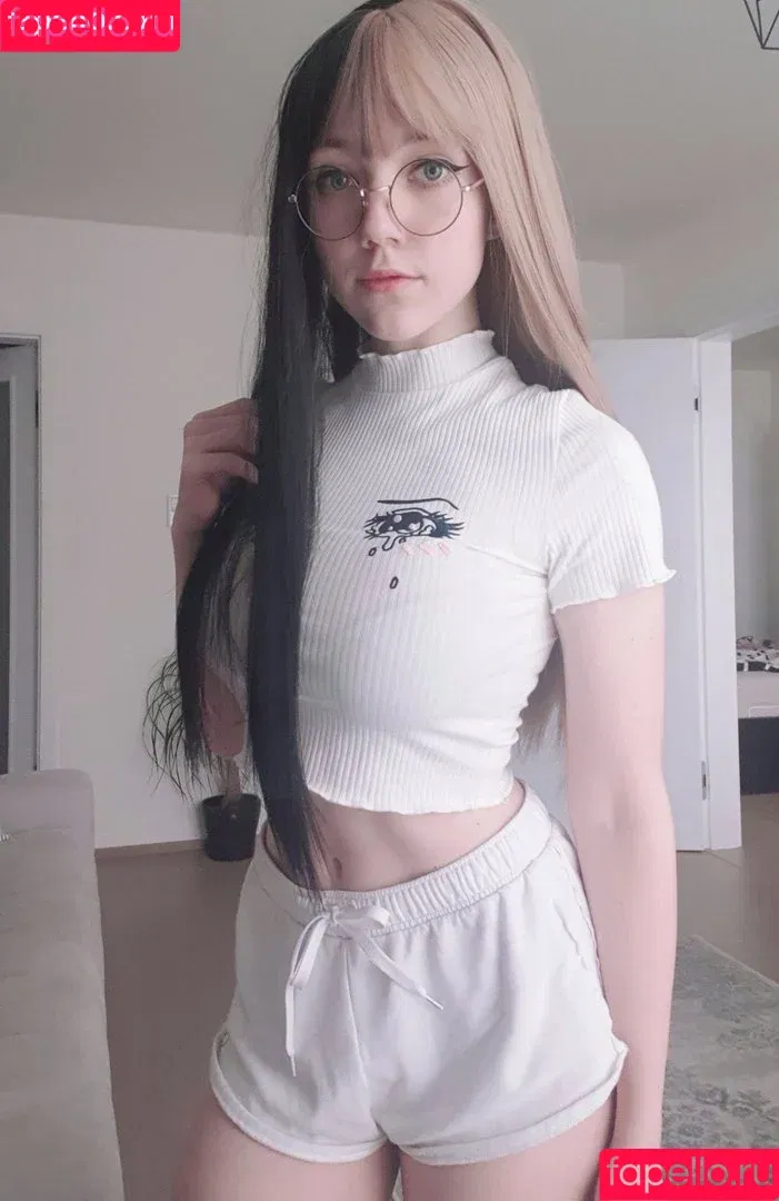 aliceeee_watson / e_l_l_e_s / elles / ellesclub / elleslove Onlyfans Photo Gallery 