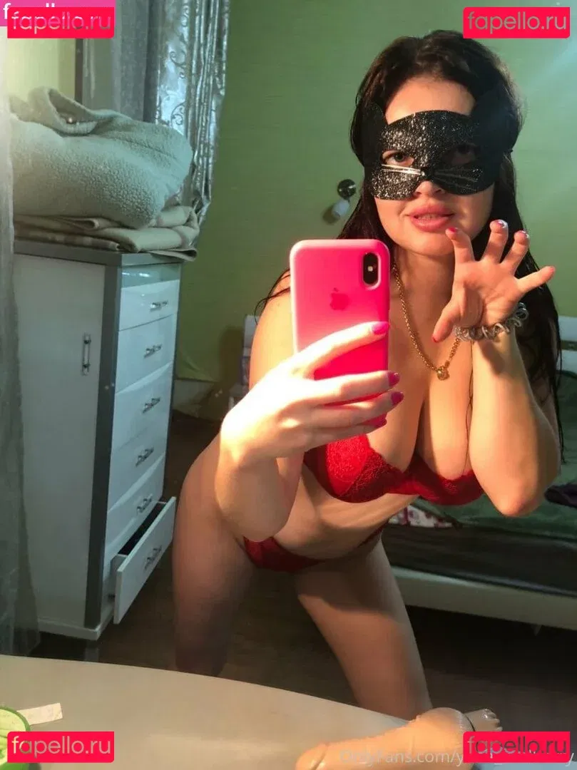 yanamulberry Onlyfans Photo Gallery 