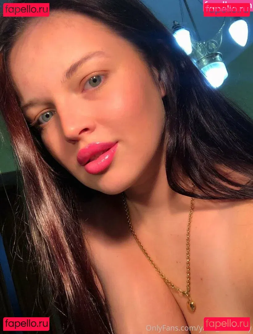 yanamulberry Onlyfans Photo Gallery 