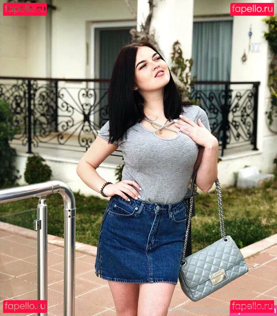 yanamulberry Onlyfans Photo Gallery 