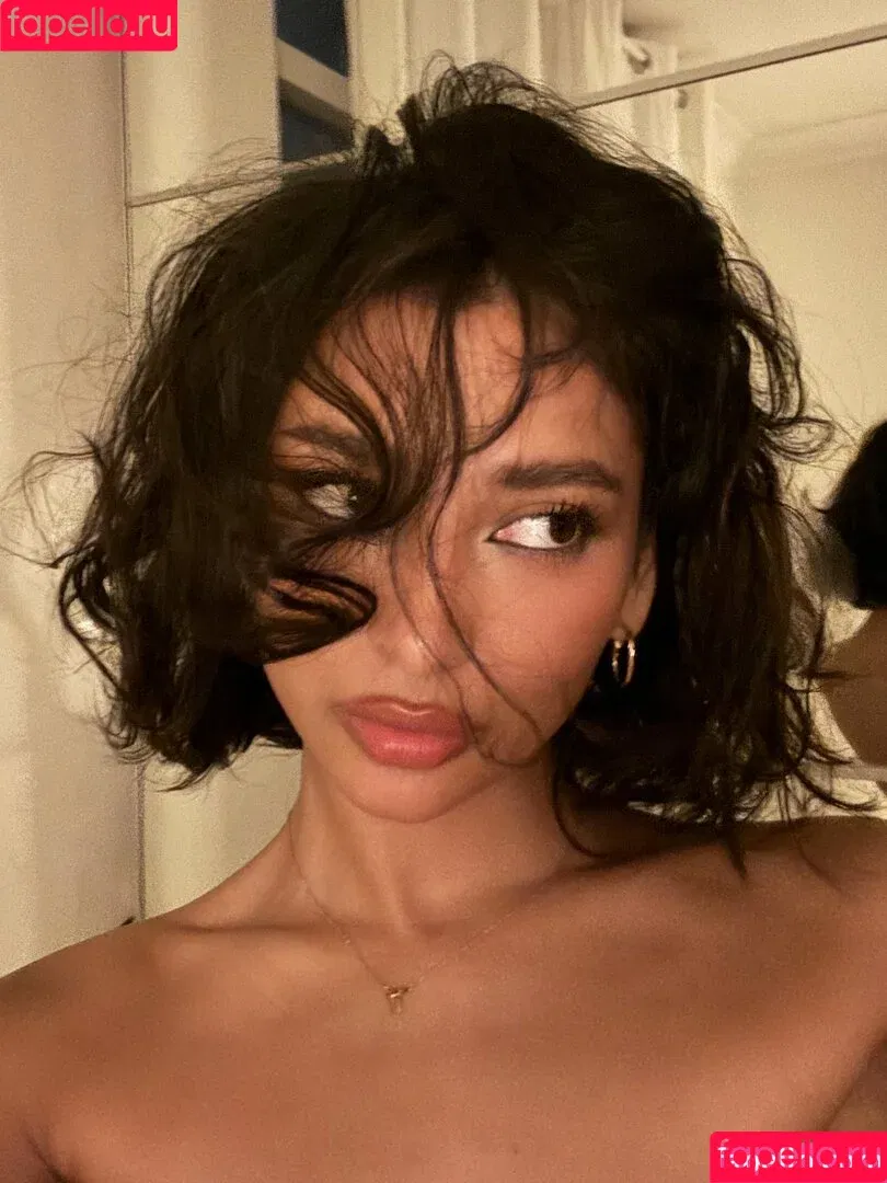 Zaina Sarah / zaina.sarah / zaina_glows / zainaontoast Onlyfans Photo Gallery 