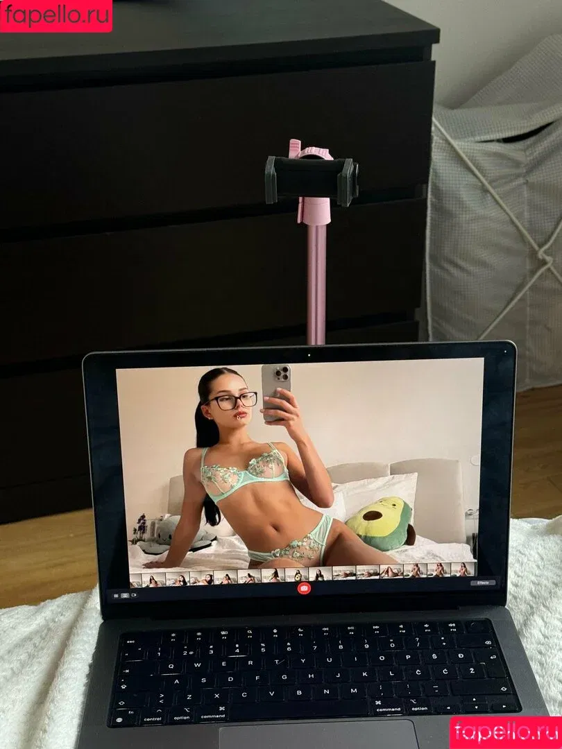 sara8teen / saramiamiaw Onlyfans Photo Gallery 