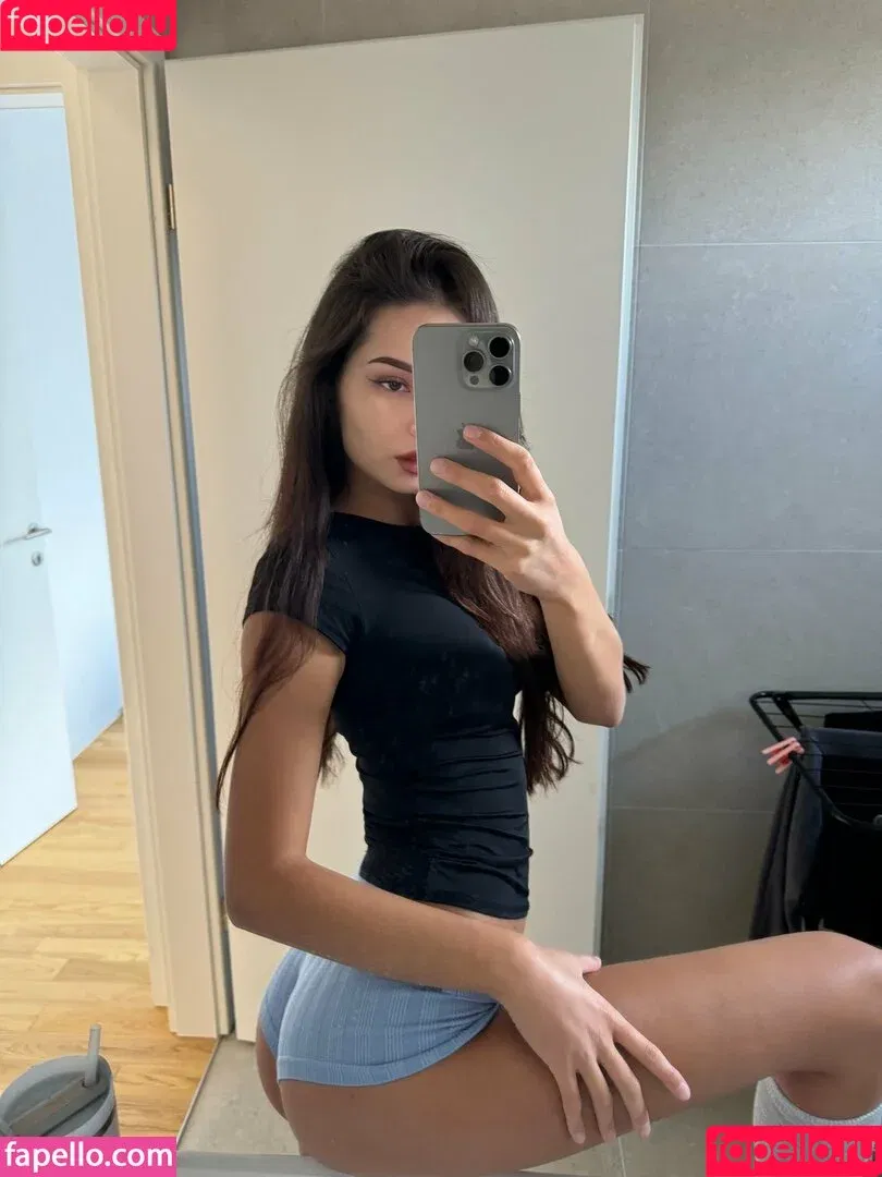 sara8teen / saramiamiaw Onlyfans Photo Gallery 