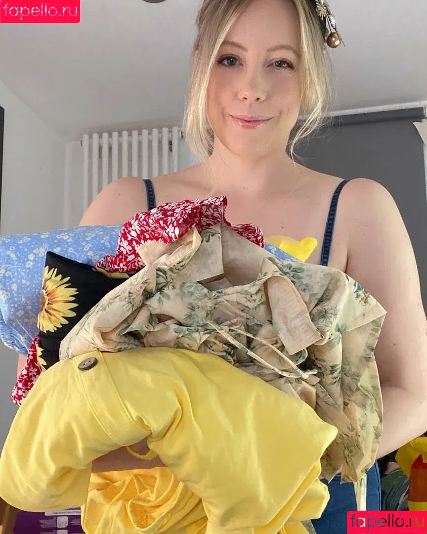 Lily / https: / lilypi / lilypi34 Onlyfans Photo Gallery 