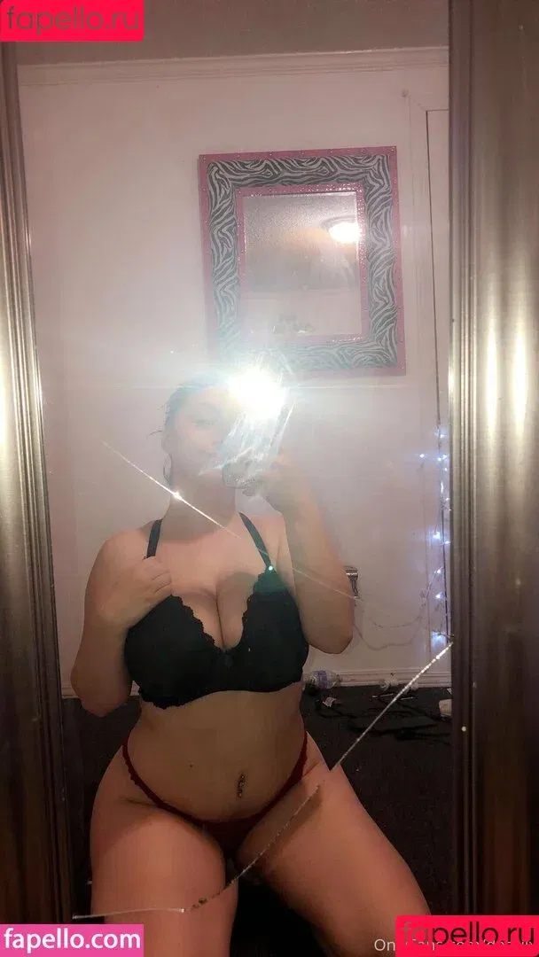 Dessziiixx / iamdesibanks Onlyfans Photo Gallery 