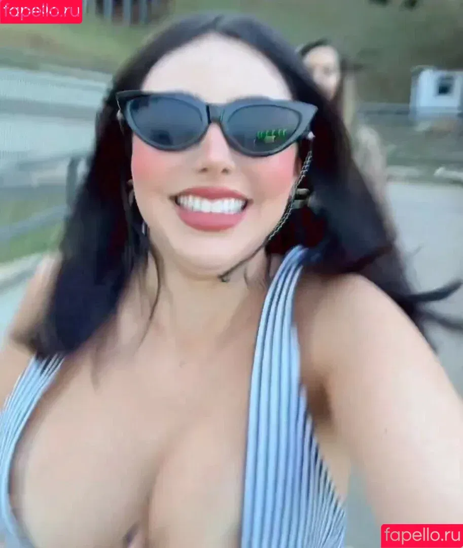 Discussão / Nyvi Estephan / nyvi_estephan / nyviestephan Onlyfans Photo Gallery 