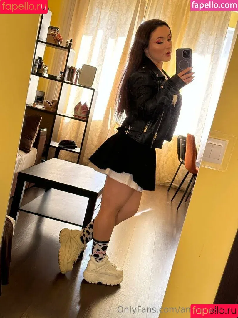 Ameli Kanari / EtherealKiss_ / ameli_kanari / ameliakanaris Onlyfans Photo Gallery 