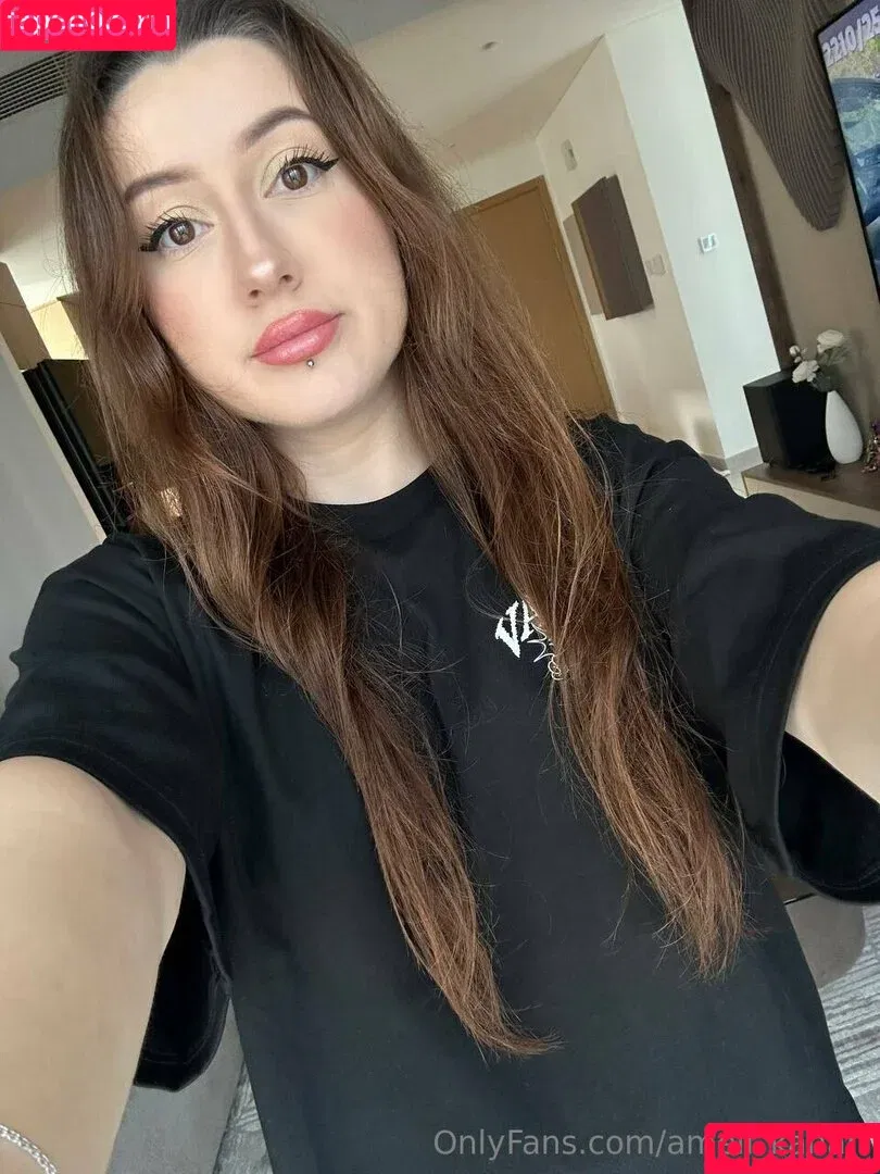 Ameli Kanari / EtherealKiss_ / ameli_kanari / ameliakanaris Onlyfans Photo Gallery 