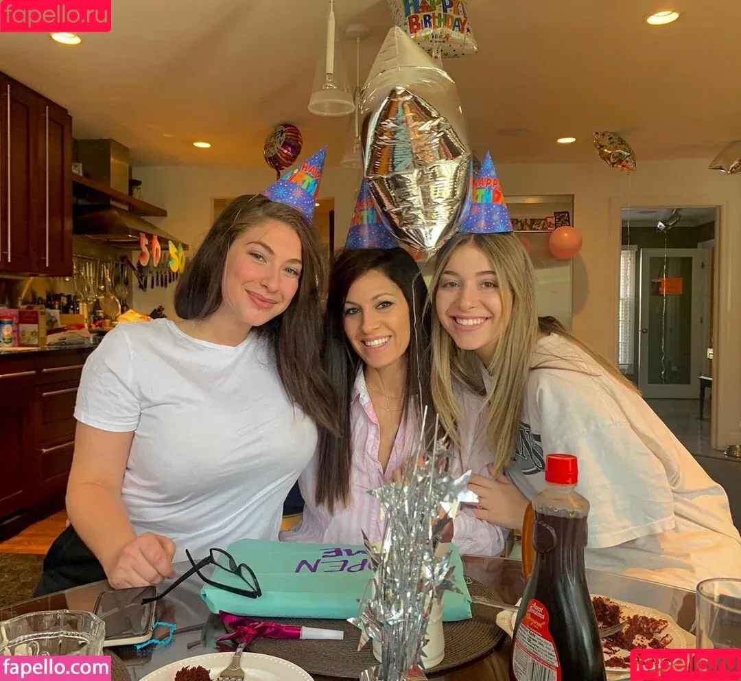 Nikki Kay / midwestnikki / nikkixxkay Onlyfans Photo Gallery 