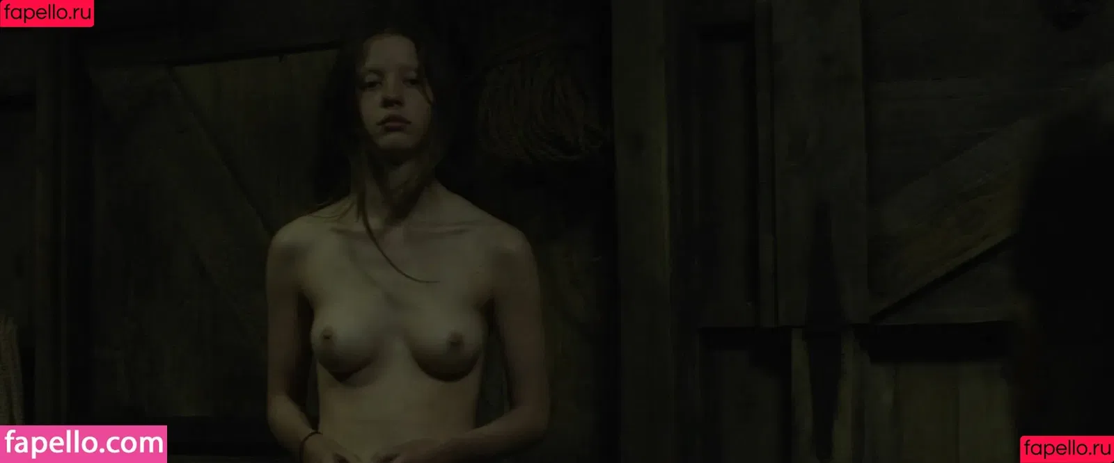 Mia Goth / goth.mia / officalmiagoth Onlyfans Photo Gallery 