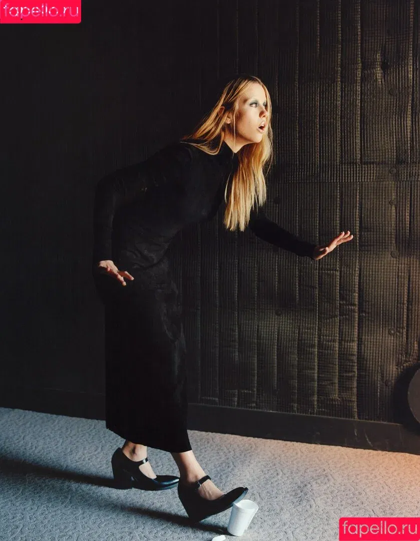 Mia Goth / goth.mia / officalmiagoth Onlyfans Photo Gallery 