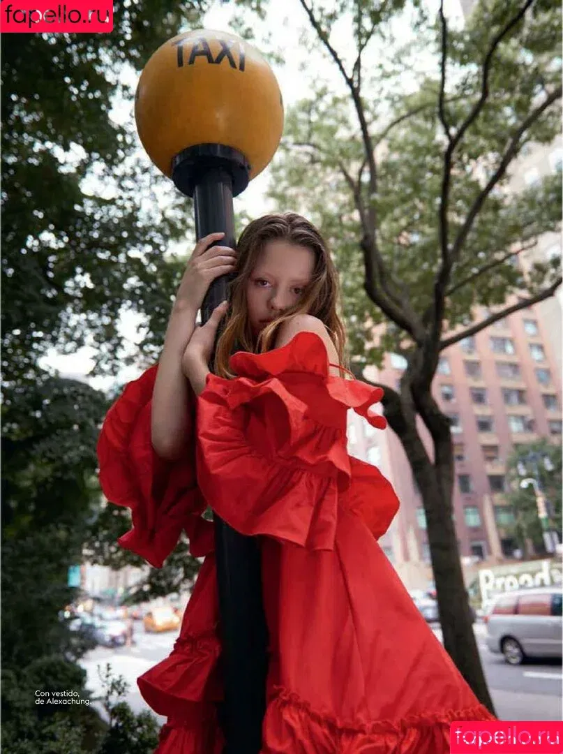 Mia Goth / goth.mia / officalmiagoth Onlyfans Photo Gallery 