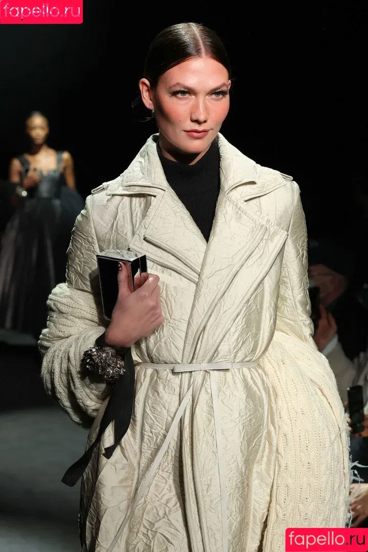 Karlie Kloss / karliekloss Onlyfans Photo Gallery 