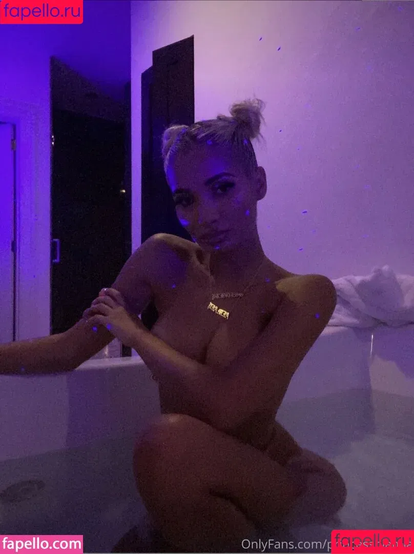 Pia Mia / piamia / princesspiamia Onlyfans Photo Gallery 