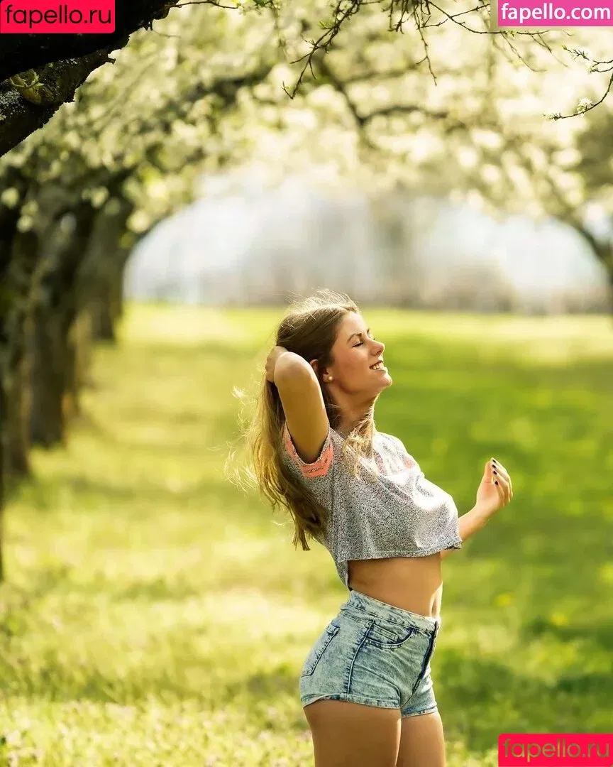 Sarah Follmann / sarah_follmann Onlyfans Photo Gallery 