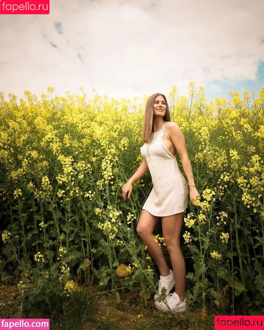 Sarah Follmann / sarah_follmann Onlyfans Photo Gallery 