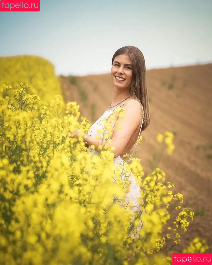 Sarah Follmann / sarah_follmann Onlyfans Photo Gallery 