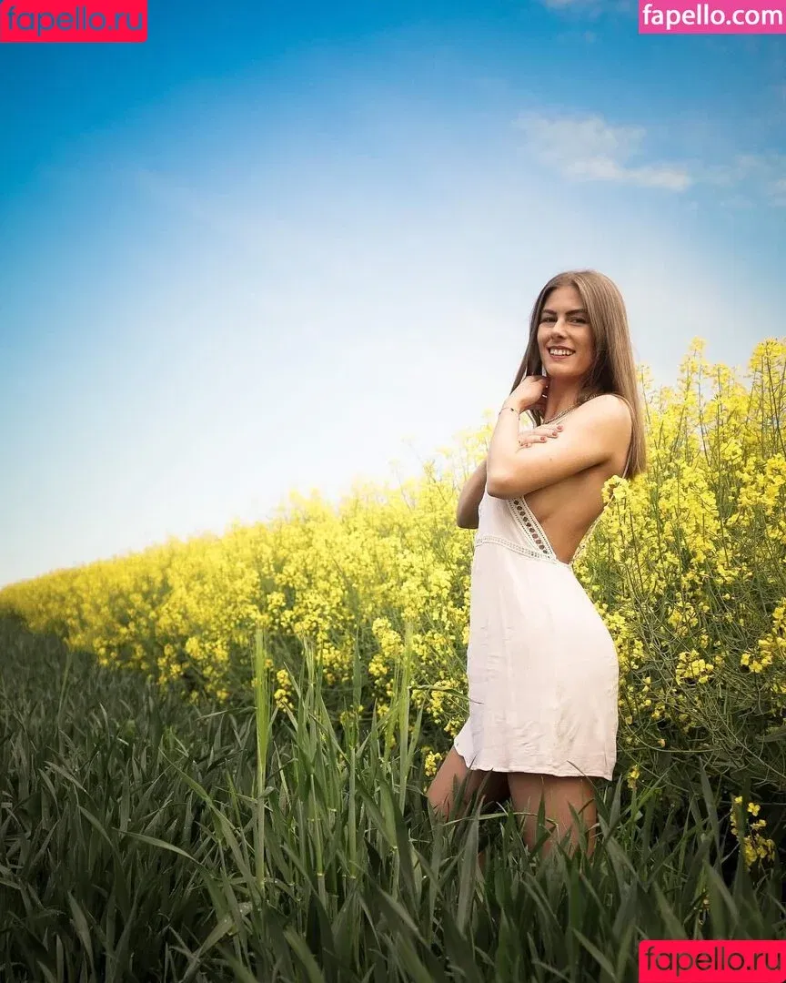 Sarah Follmann / sarah_follmann Onlyfans Photo Gallery 