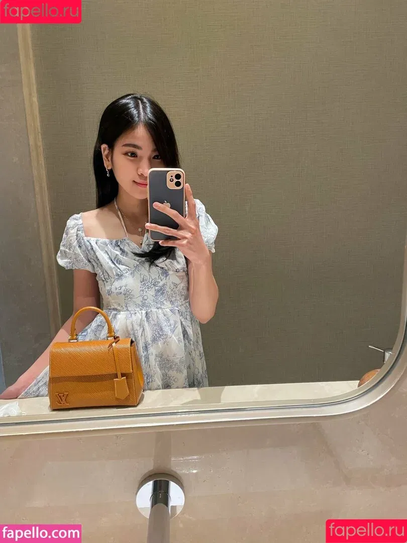 Aveline Liu / aveline / xoaveline_liu Onlyfans Photo Gallery 