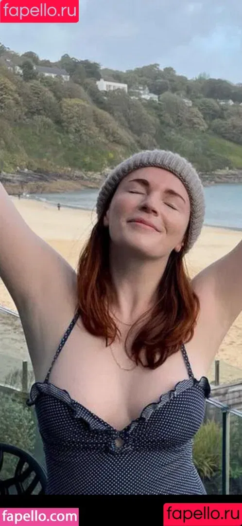 Aisling Bea / baby_aisling / weemissbea Onlyfans Photo Gallery 