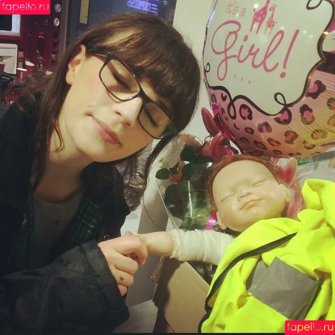 Aisling Bea / baby_aisling / weemissbea Onlyfans Photo Gallery 