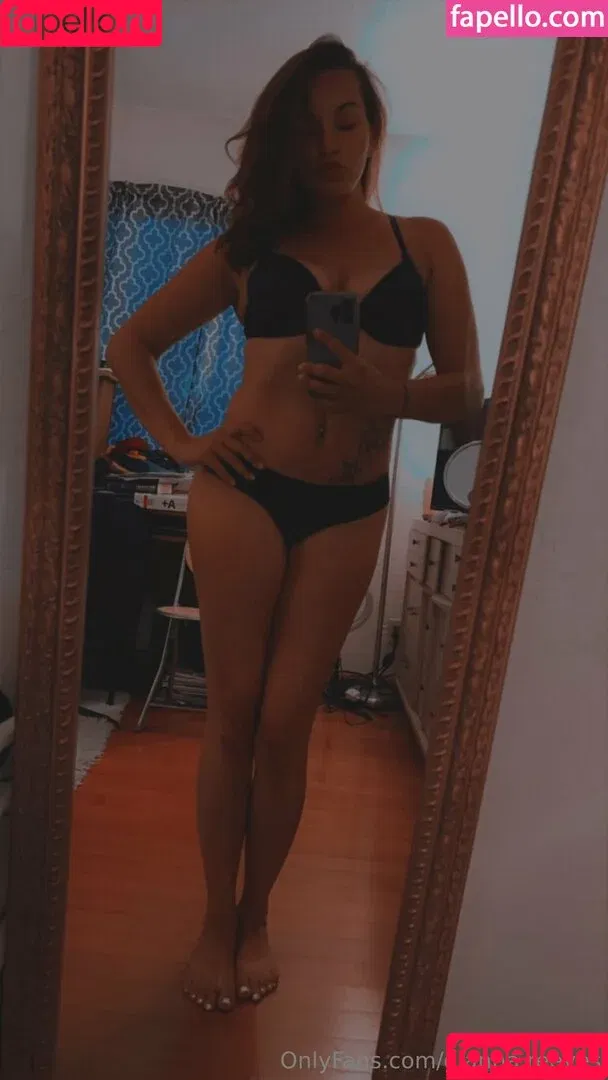 gianna.reeves / keaanuureeves Onlyfans Photo Gallery 