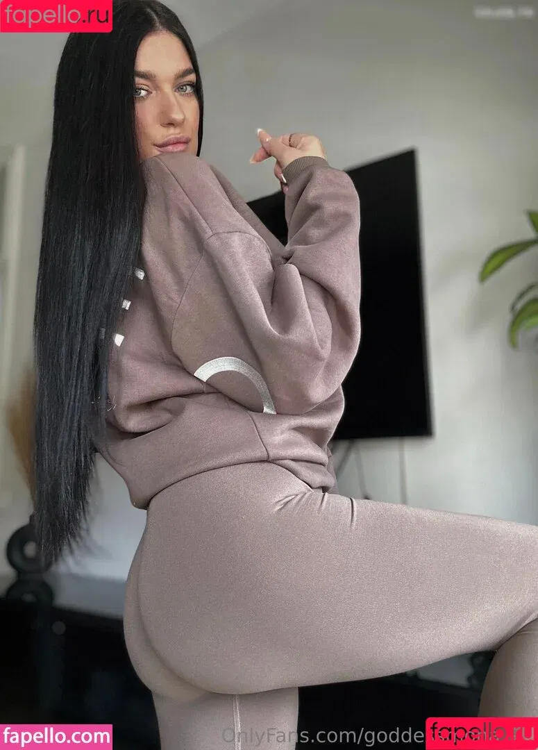Goddess Mona / ygfoot Onlyfans Photo Gallery 