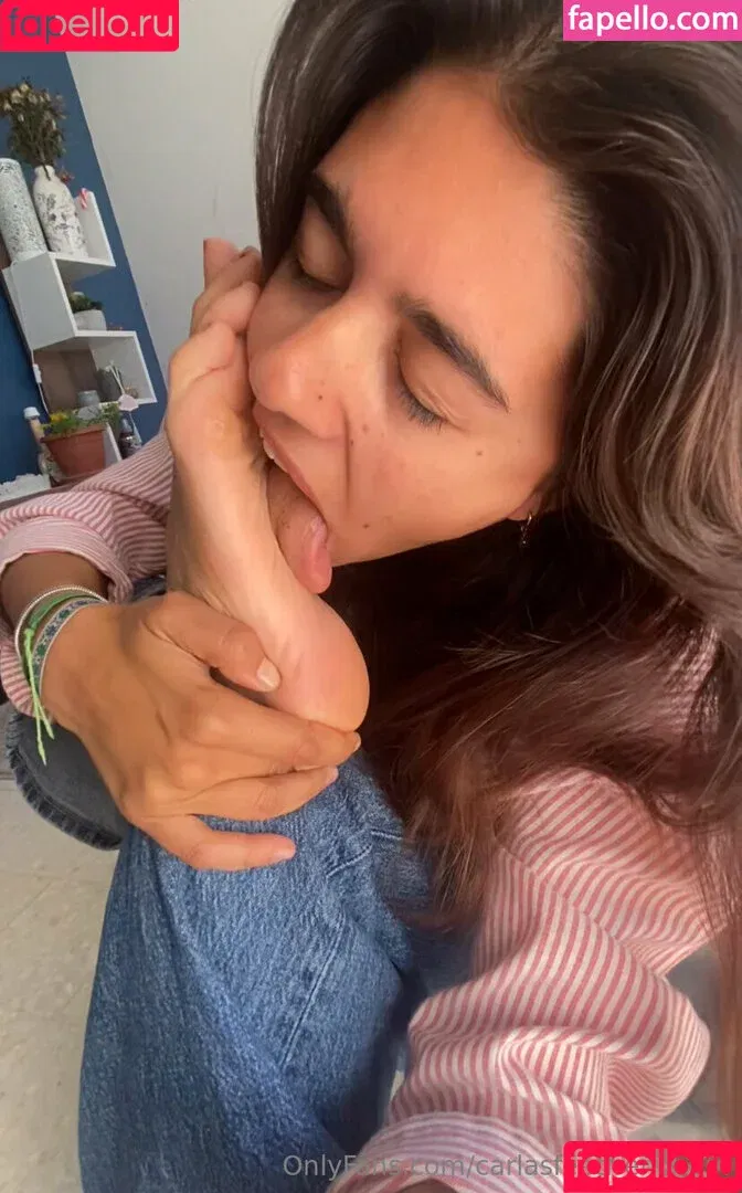 carlasfeetfrenchgirl / lipsbycarla Onlyfans Photo Gallery 