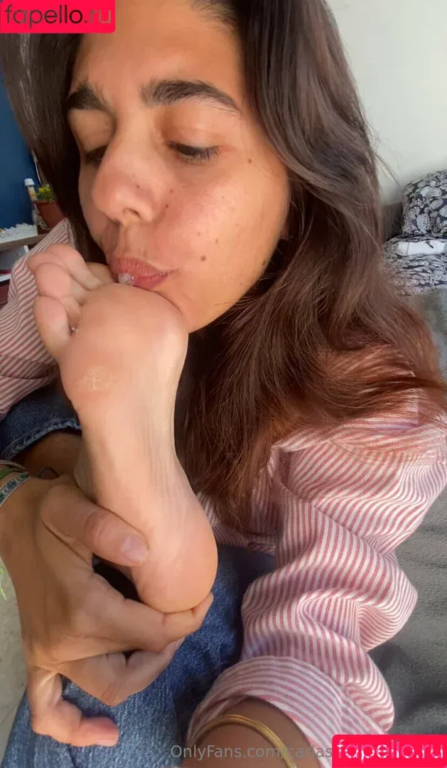 carlasfeetfrenchgirl / lipsbycarla Onlyfans Photo Gallery 
