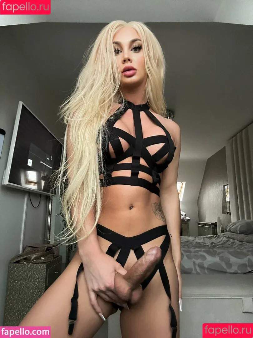 https: / lolachristina Onlyfans Photo Gallery 