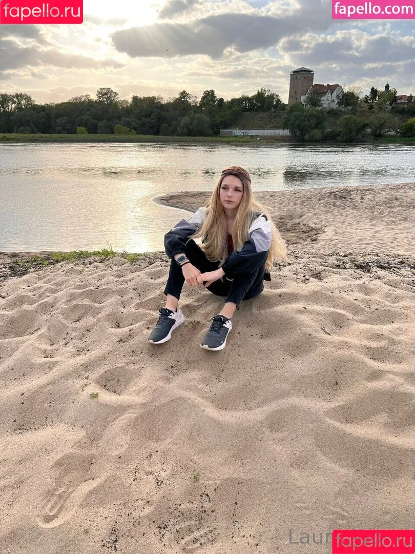 Laura World / laura-world18 / laurasworld_94 / lauraworld8 Onlyfans Photo Gallery 