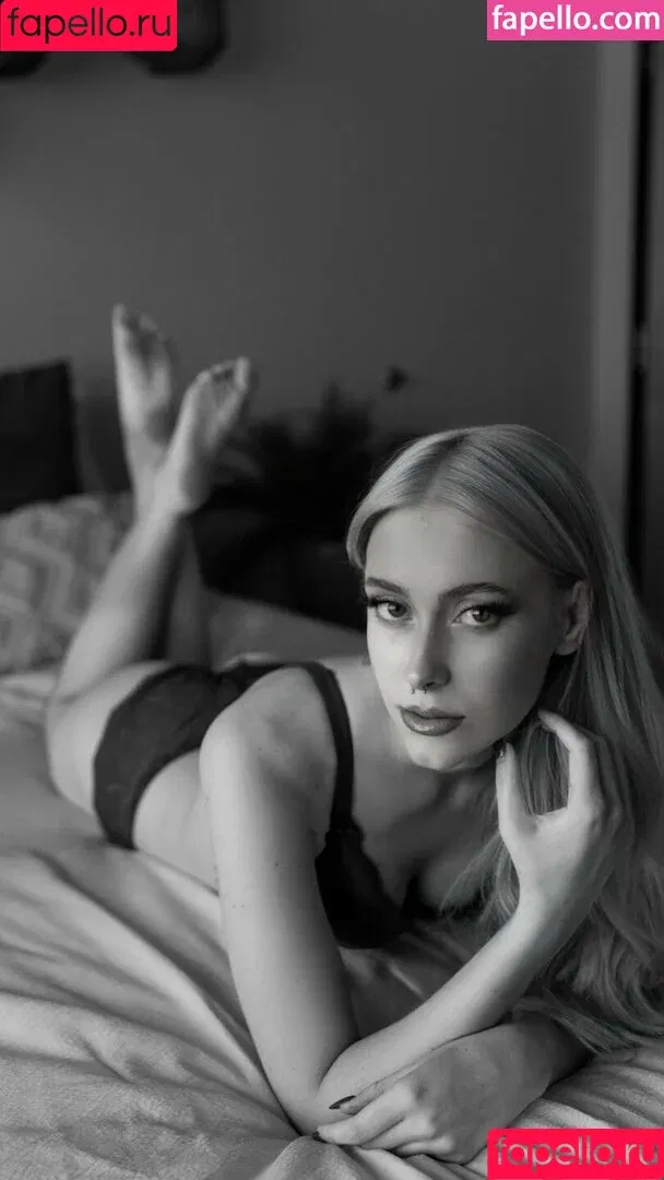 Hannahhollyla / Holly Halen / Holly Von Halen / holly777666 / misshollyallen Onlyfans Photo Gallery 