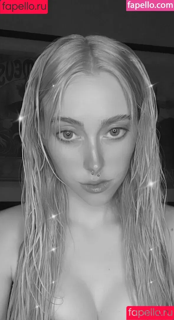 Hannahhollyla / Holly Halen / Holly Von Halen / holly777666 / misshollyallen Onlyfans Photo Gallery 