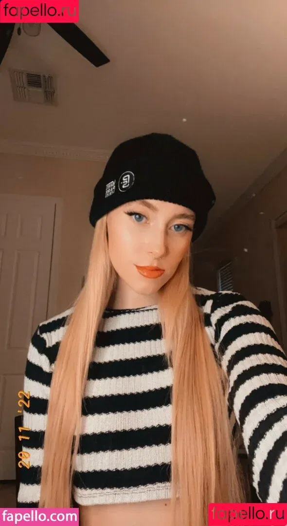 Hannahhollyla / Holly Halen / Holly Von Halen / holly777666 / misshollyallen Onlyfans Photo Gallery 