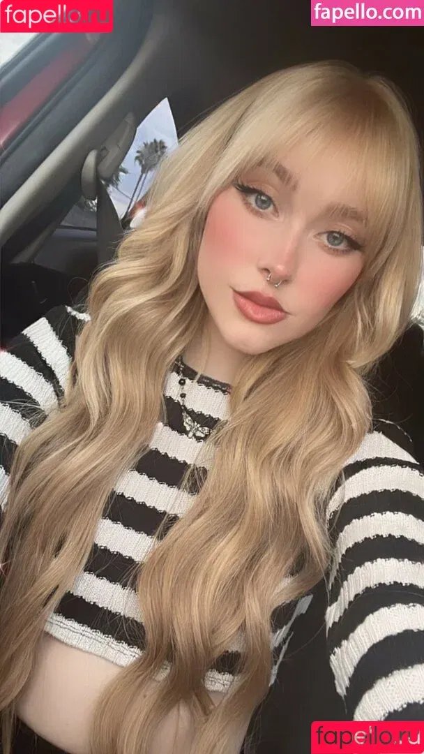 Hannahhollyla / Holly Halen / Holly Von Halen / holly777666 / misshollyallen Onlyfans Photo Gallery 