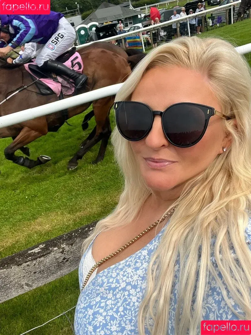 Julie / NoProbsJu / https: / juliephilia Onlyfans Photo Gallery 