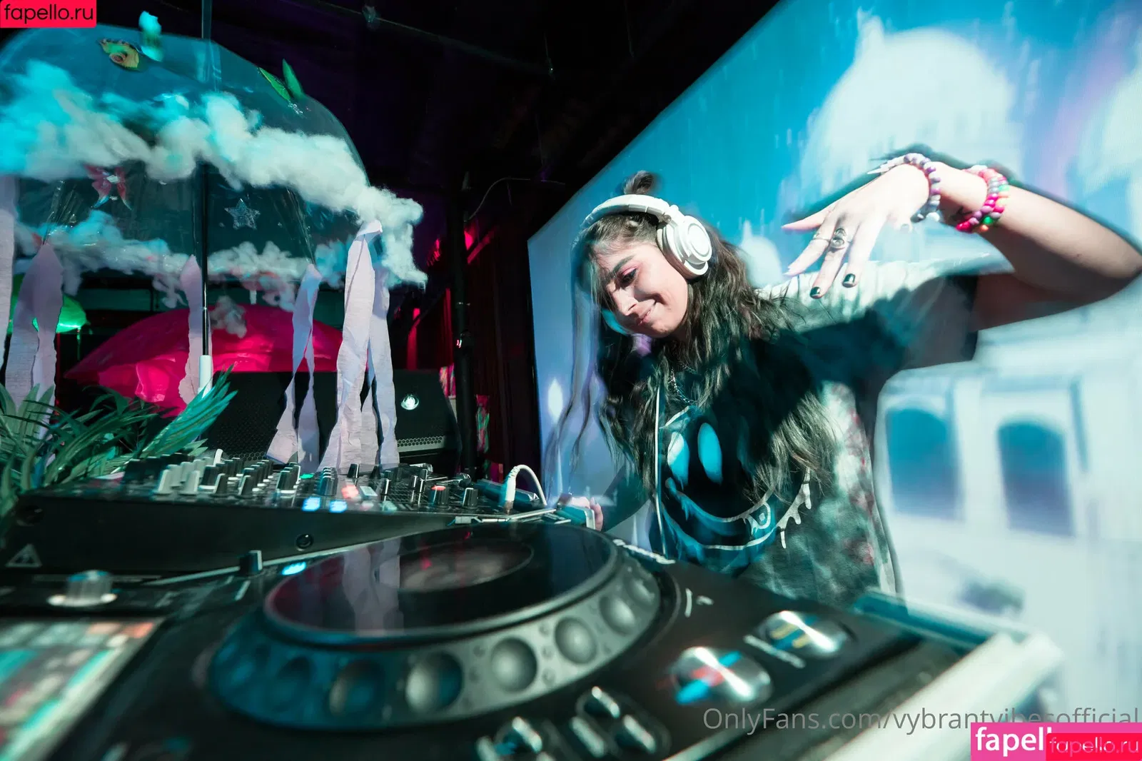 vybrantvibes / vybrantvibesofficial Onlyfans Photo Gallery 