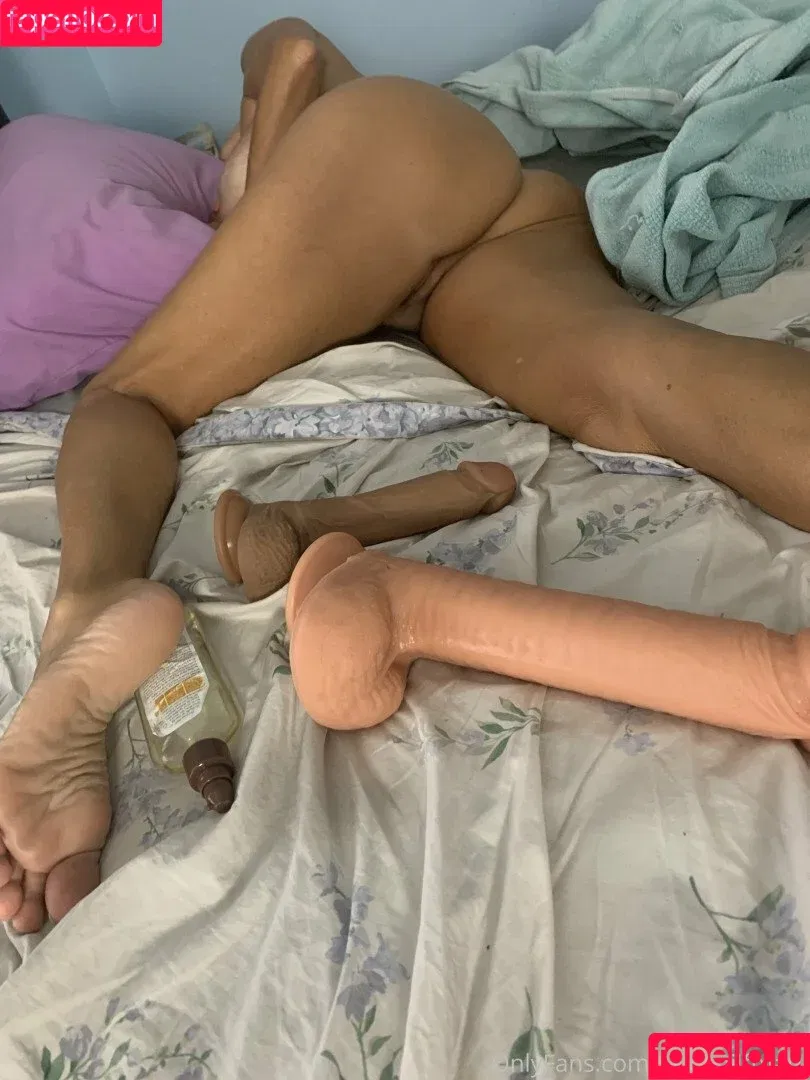 Mary Burke / maryburke / sexymilfmary / themaryburke3 Onlyfans Photo Gallery 