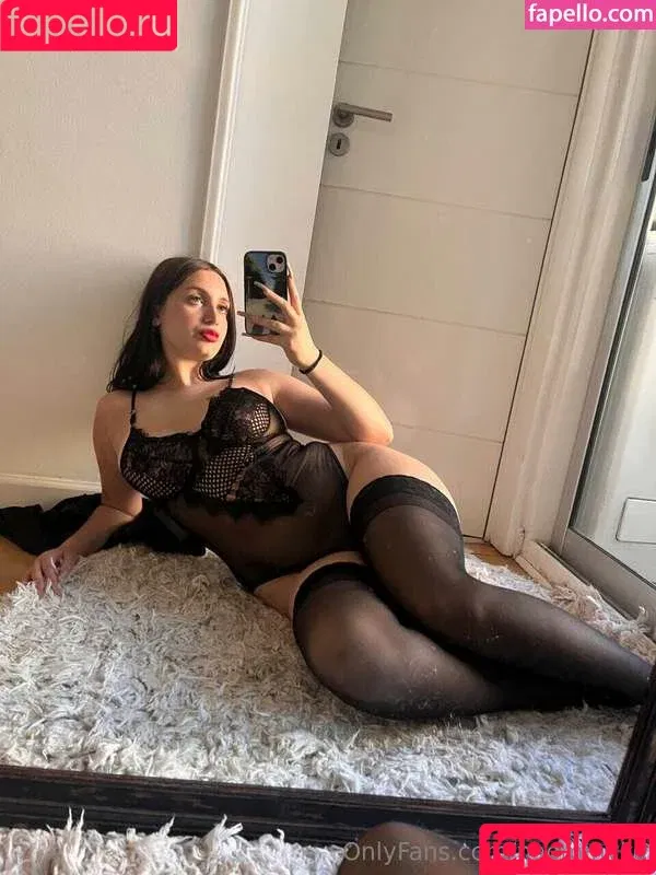 Naomi Nyke / https: / naomi.nke / naominyke / onlynaominyke Onlyfans Photo Gallery 