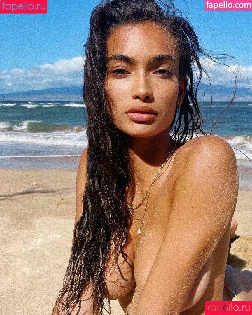Kelly Gale / kellybellyboom Onlyfans Photo Gallery 
