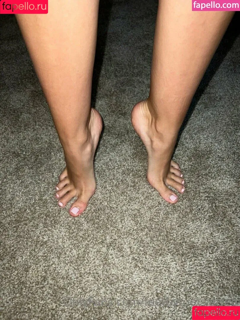 feetbytootsiefree Onlyfans Photo Gallery 