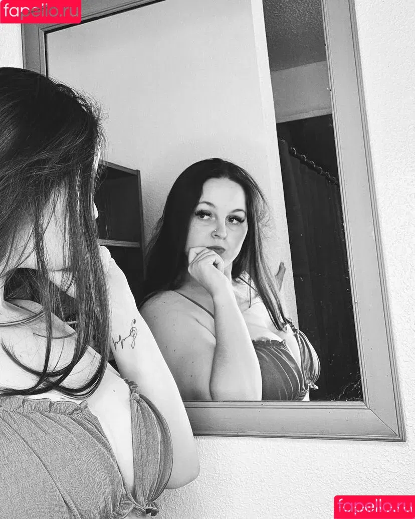 https: / realhawwt / realhawwtgirlshiiiiit Onlyfans Photo Gallery 