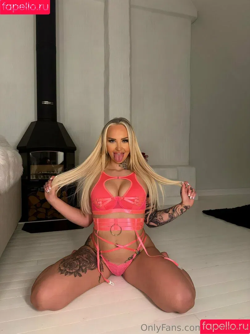 skyealivia / skyerowe Onlyfans Photo Gallery 