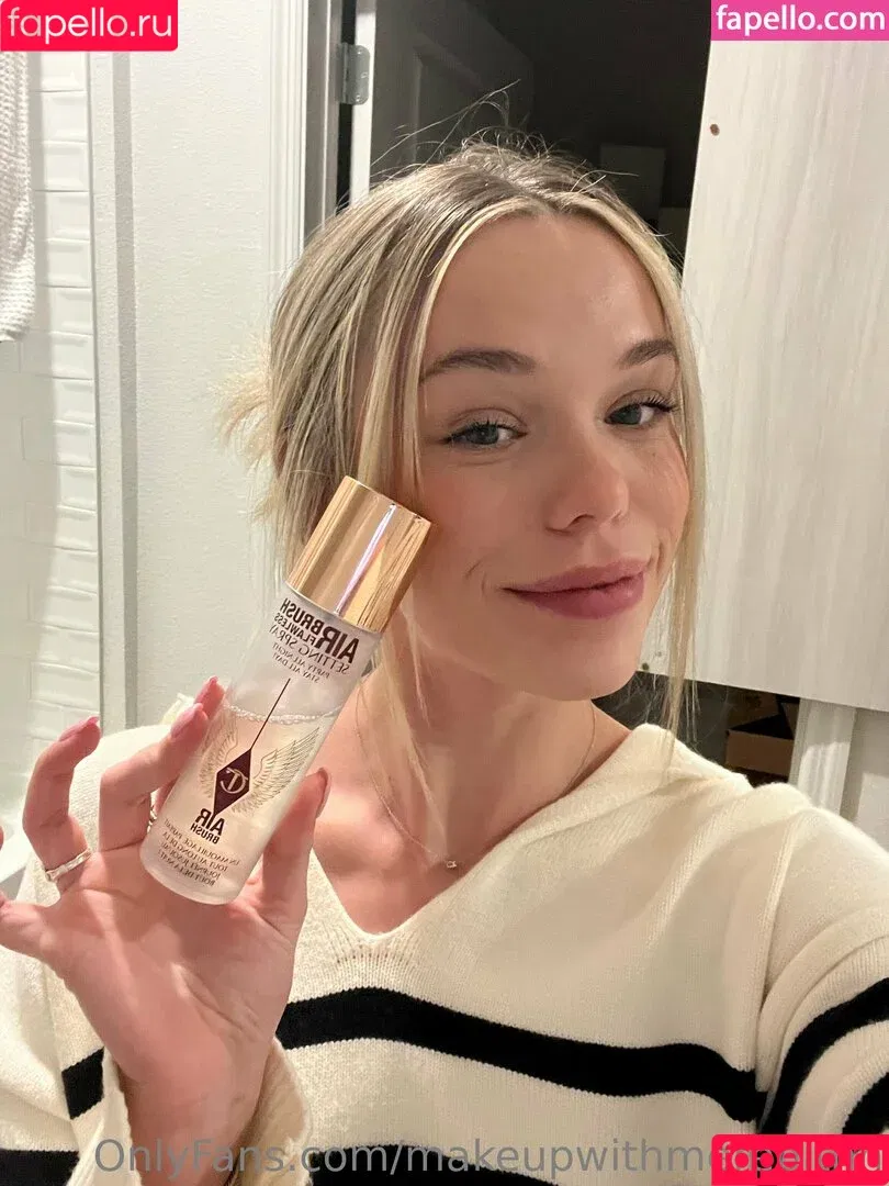 makeupwithmeredithh / meredithduxbury Onlyfans Photo Gallery 